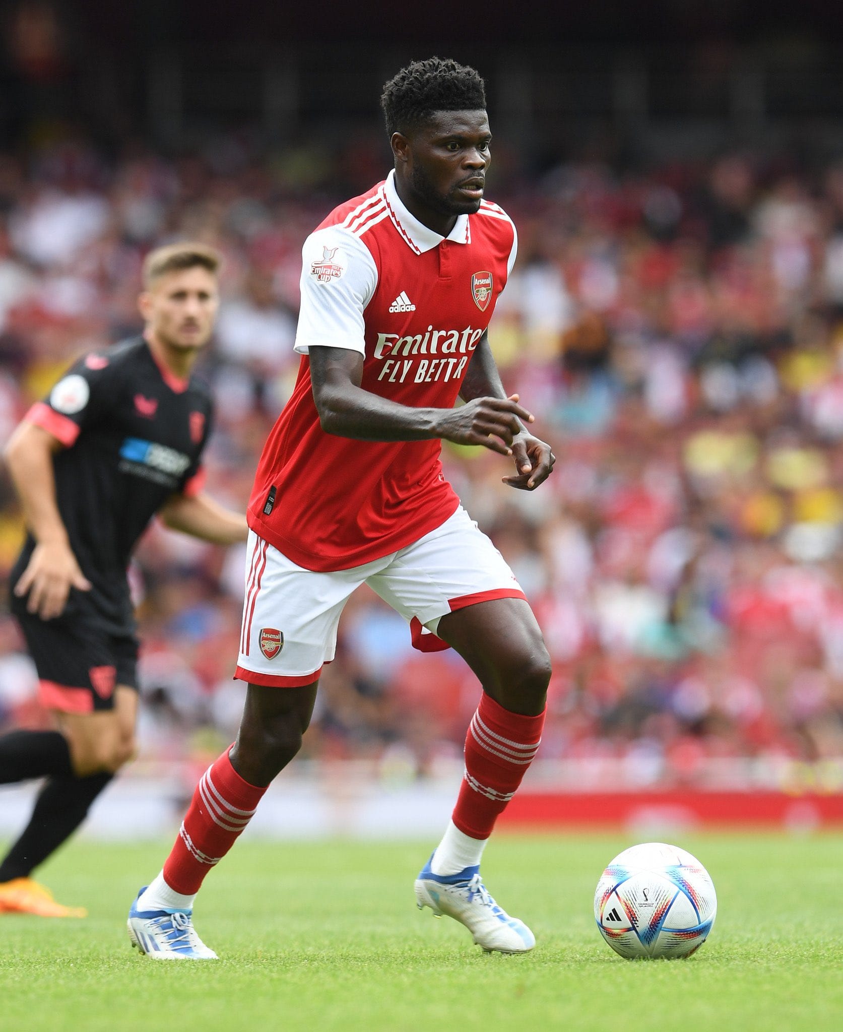 Thomas Partey hoàn toàn khác trong máu áo Arsenal.