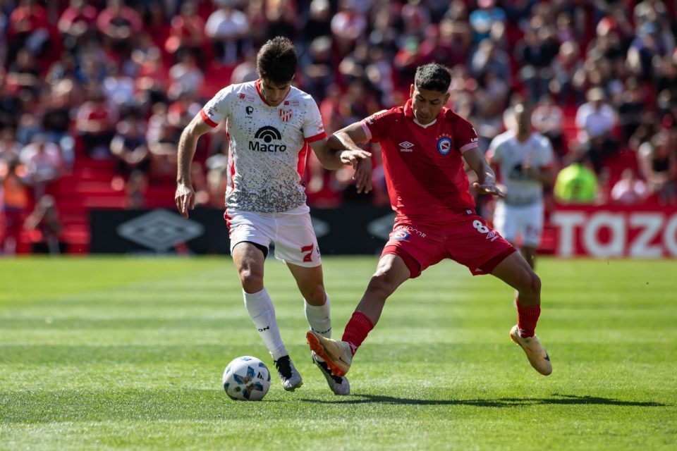 Soi kèo Instituto vs Argentinos Juniors ngày 29/3